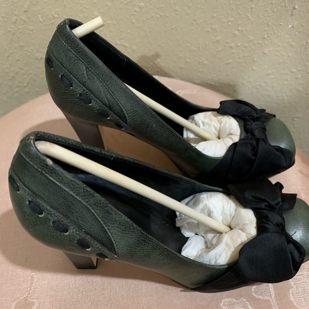 Pumps - Picture 2 of 6